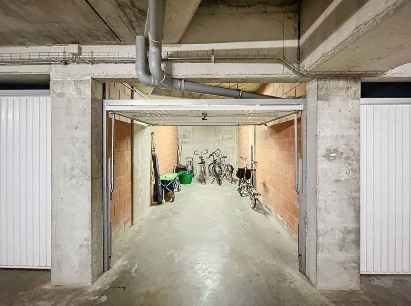 Vous recherchez une solution de stationnement côtière sûre et facilement accessible ? Ce box de garage fermé, situé le long de la Koninklijke Baan 272