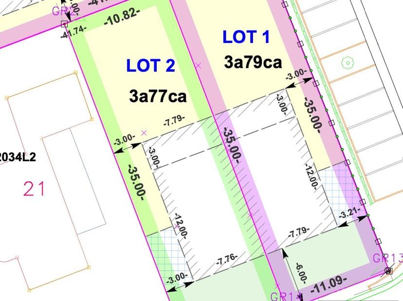 LOT 2:<br />
<br />
Residentieel gelegen bouwgrond van 3a 77ca voor een halfopen bebouwing.<br />
Op wandelafstand van Koersel-Dorp met winkels, schol