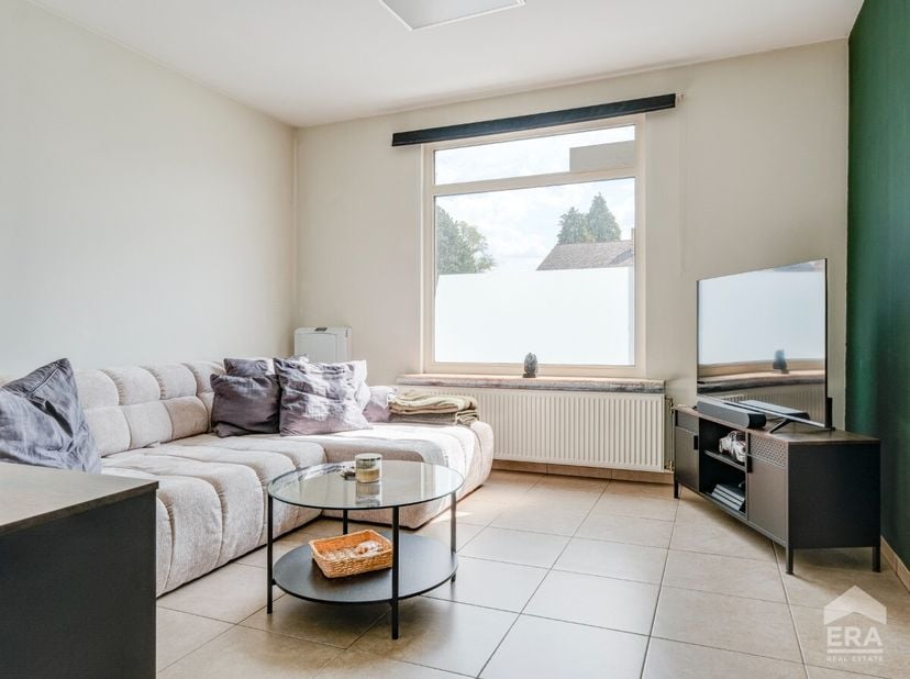 Vrijstaande woning op een royaal perceel van 16a37ca, vlak bij het centrum van Zonhoven Troeven: + Heel goed onderhouden en solide woning + PVC Ramen