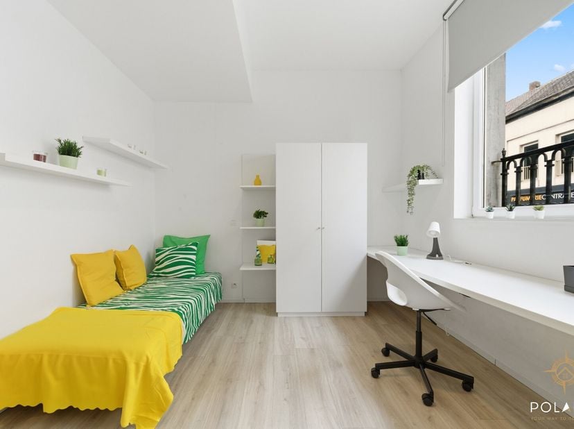Cette chambre d'étudiant se trouve dans la rue des anciennes fortifications, située dans le centre absolu de Courtrai. L'emplacement est exceptionnell