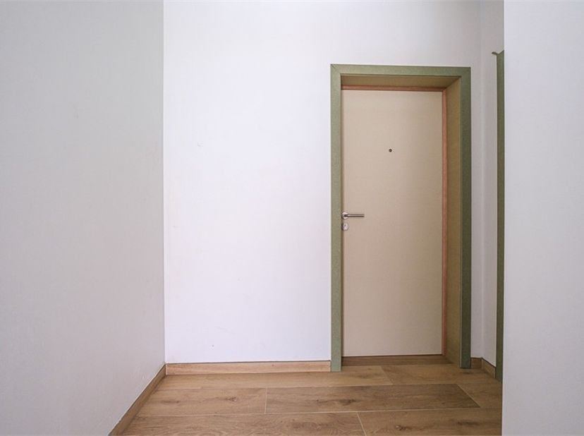 <br />
Langs de Sint-Nikolaasstraat ter hoogte van nummer 10 vinden we dit nieuwbouw appartement terug. Grote troef van deze woning is ongetwijfeld de