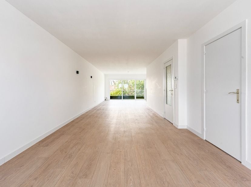 Appartement récemment rénové à Nieuwpoort avec belle terrasse et vue dégagée. Cet appartement prêt à emménager bénéficie dune finition moderne et dune