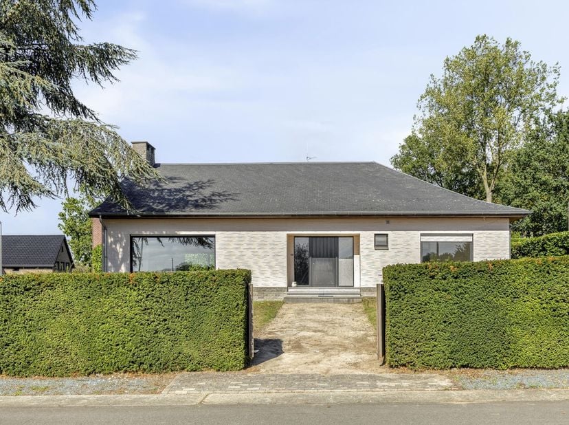 Huis te koop in Kasteelstraat 93,
                    1790 Hekelgem