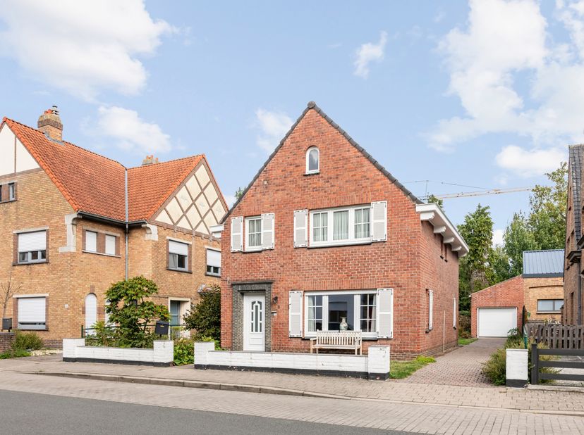 Huis te koop in Oudekerkstraat 8,
                    8200 Sint-Michiels