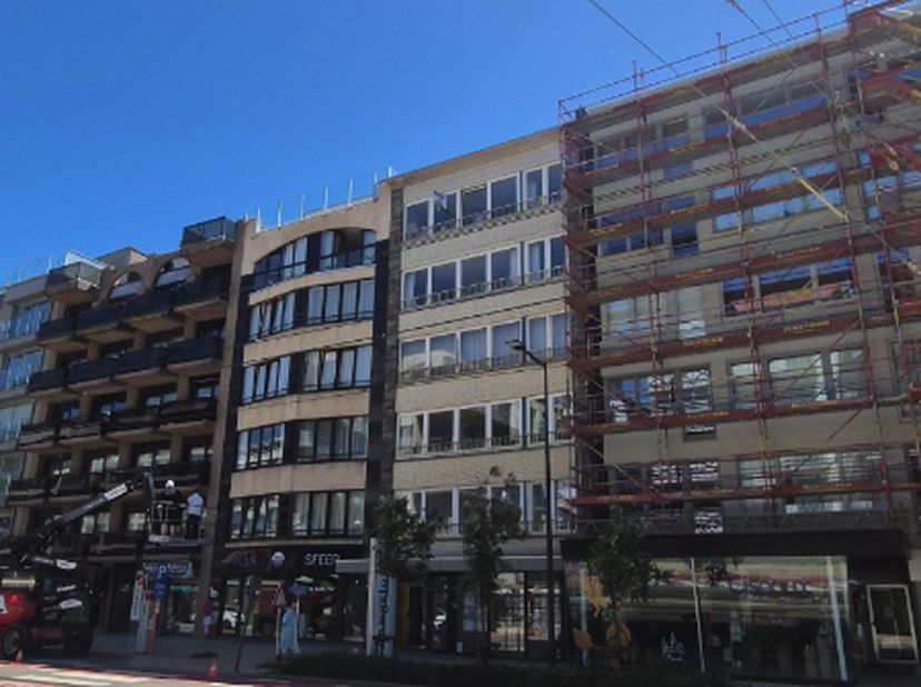 Centraal gelegen appartement op de5de verdieping van een kleinschallig gebouw.