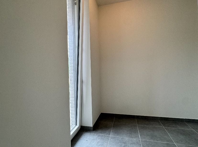 Dit gelijkvloers appartement (C0.3) is gelegen in de Residentie Brouwershof te Westrozebeke (Staden) en bestaat uit: inkomhal - toilet - badkamer - le