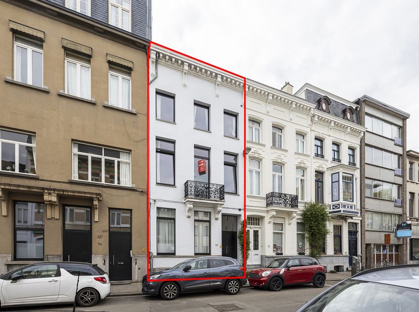Maison lumineuse / immeuble de rapport avec jardin ensoleillé près d’Anvers-Central.<br />
<br />
Bien de caractère entièrement rénové avec excellent