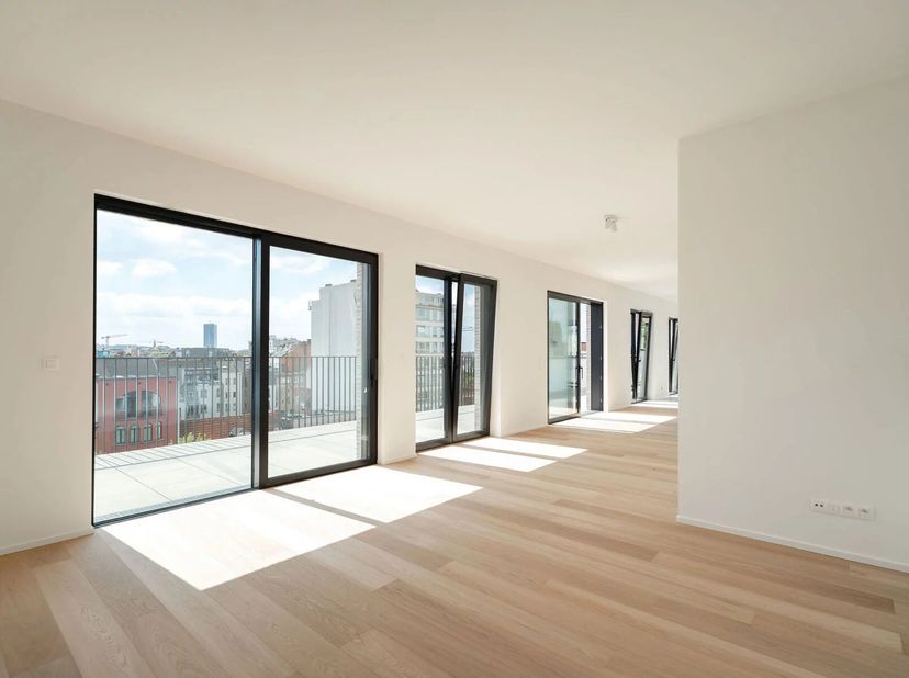 Projet UNIQ - A61  197 m² - 69,5 m²<br />
Victoire-Junot vous propose ce vaste penthouse 3 chambres traversant, et bénéficiant dune splendide terrasse