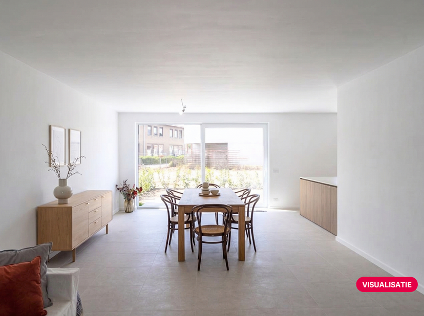 Deze gesloten afgewerkte nieuwbouwwoning met 3 slaapkamers en badkamer te koop in Waregem heeft een aangename zuidwest gerichte tuin. Er wordt een moo