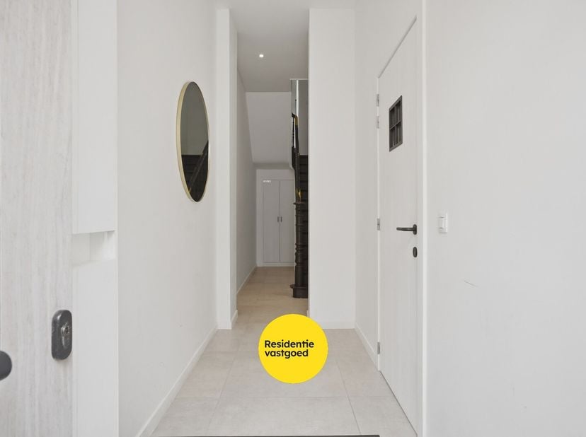 Subliem gerenoveerde herenwoning met 6 slaapkamers inclusief garage in Nieuwpoort-Stad op 135 m².<br />
Bent u op zoek naar een uitzonderlijk ruime ge