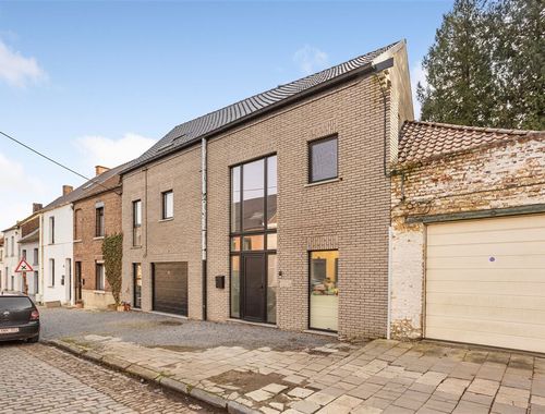                                         Woning te koop in Péruwelz, € 299.000
