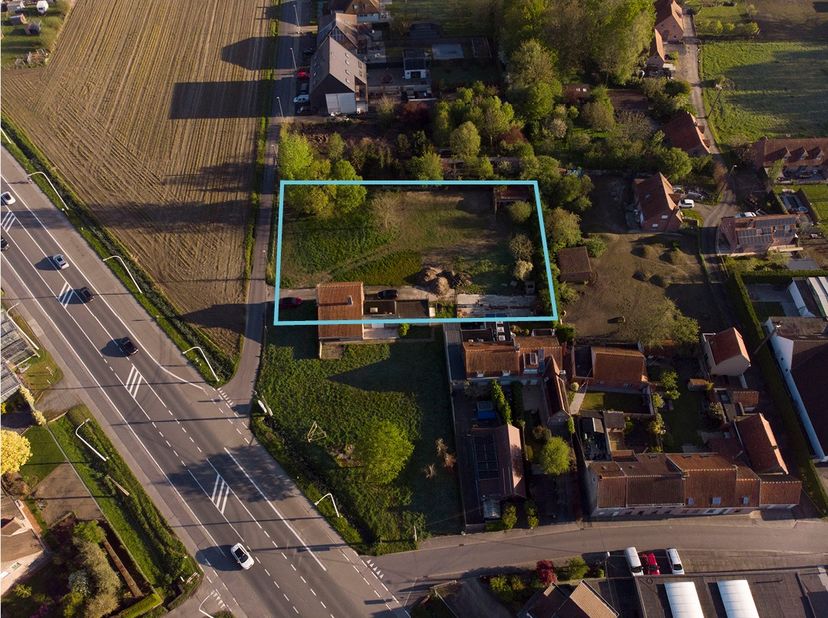 Landelijk gelegen bouwgrond met een oppervlakte van maar liefst 2.480m². Het perceel is geschikt voor het oprichten van een vrijstaande ééngezinswonin