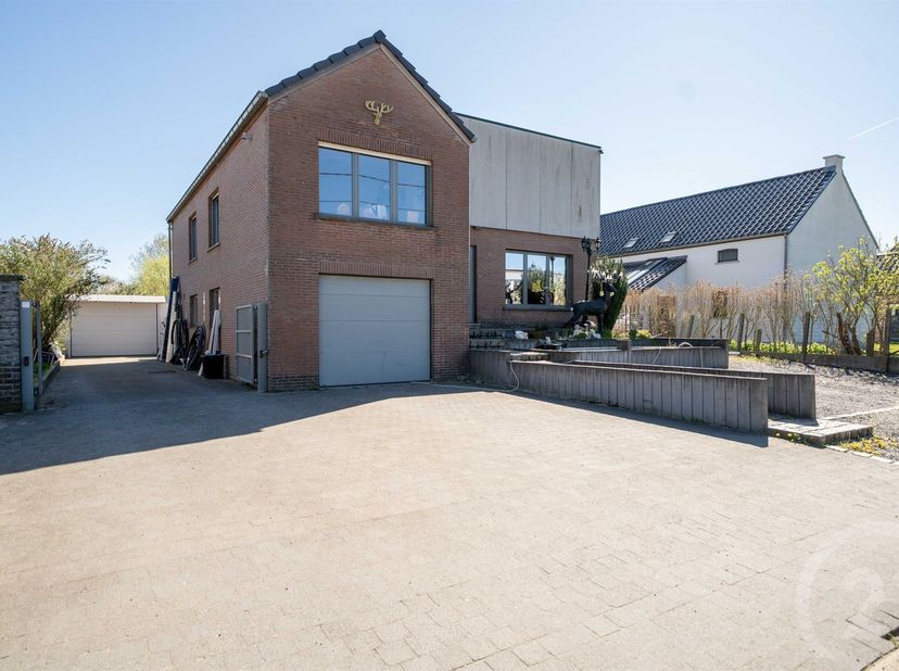 Welkom in deze charmante woning gelegen in Betekom/Begijnendijk, een ideale plek voor gezinnen die op zoek zijn naar ruimte en comfort.<br />
<br />