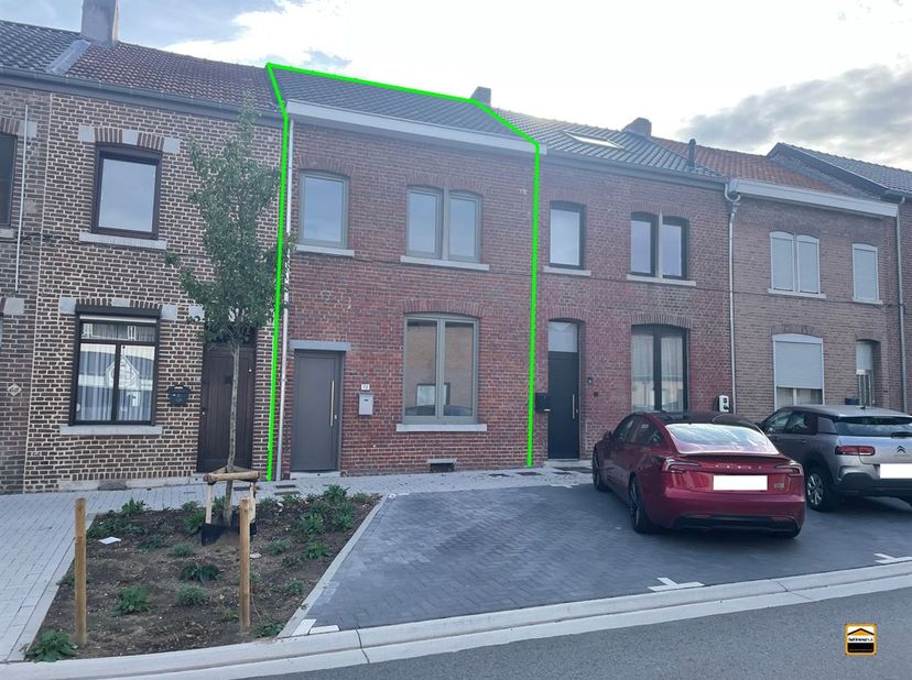 Volledig gerenoveerde eengezinswoning, nabij het centrum van Tongeren<br />
<br />
Deze gesloten bebouwing treffen we aan in een residentiële wijk n
