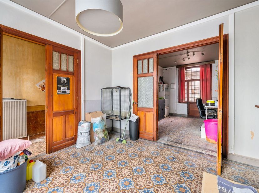 Te koop: te renoveren woning met een mooie oppervlakte van 171 m² en ideaal potentieel om een woning naar uw smaak te creëren.<br />
<br />
Ideaal g