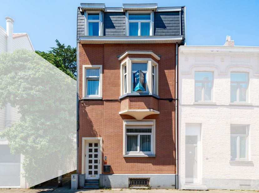 Au cœur du très recherché quartier Wiener, découvrez cette authentique maison unifamiliale à rénover, offrant un formidable potentiel d'aménagement. A