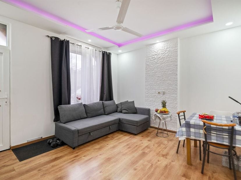 Deze charmante woning, gelegen aan de Turnhoutsebaan 132 in Diest, combineert een karaktervolle gevel met een comfortabele en instapklare binnenafwerk