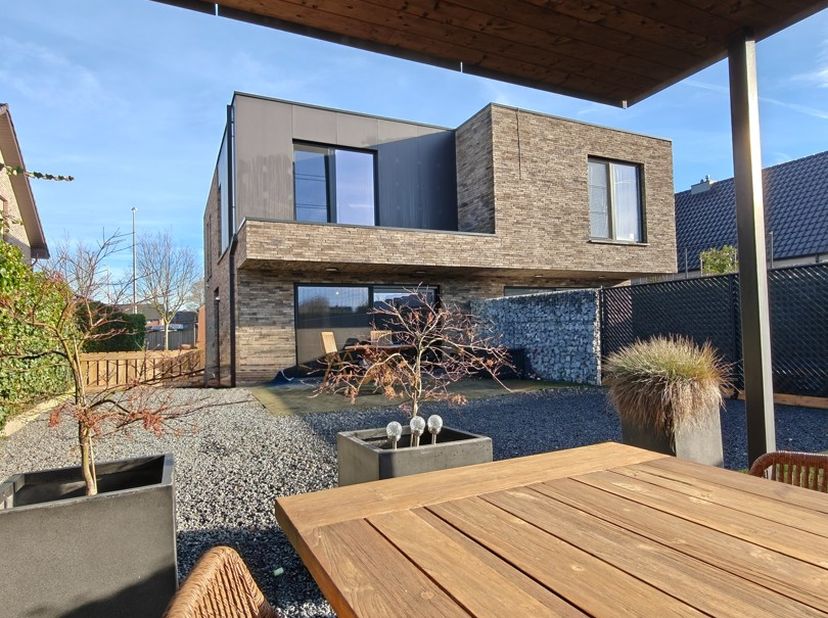 Huis te koop in Drie-Eikenstraat 3B,
                    3680 Opoeteren