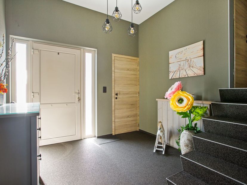 Instapklare halfopen bebouwing met ruime tuin en tal van mogelijkheden<br />
<br />
Op zoek naar een instapklare woning met ruimte, gezelligheid en