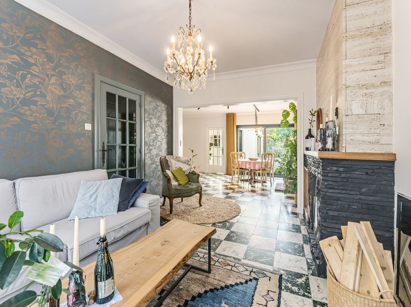 Stijlvol gerenoveerde woning met 3 slaapkamers, garage en zonnige tuin<br />
Op zoek naar een woning met karakter én hedendaags comfort? Deze charmant