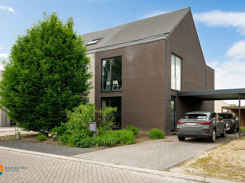 Op een uitstekende locatie te Keerbergen bevindt zich deze energiezuinige half open bebouwing met 3 slaapkamers en leuke tuin.&amp;nbsp;U geniet hier van