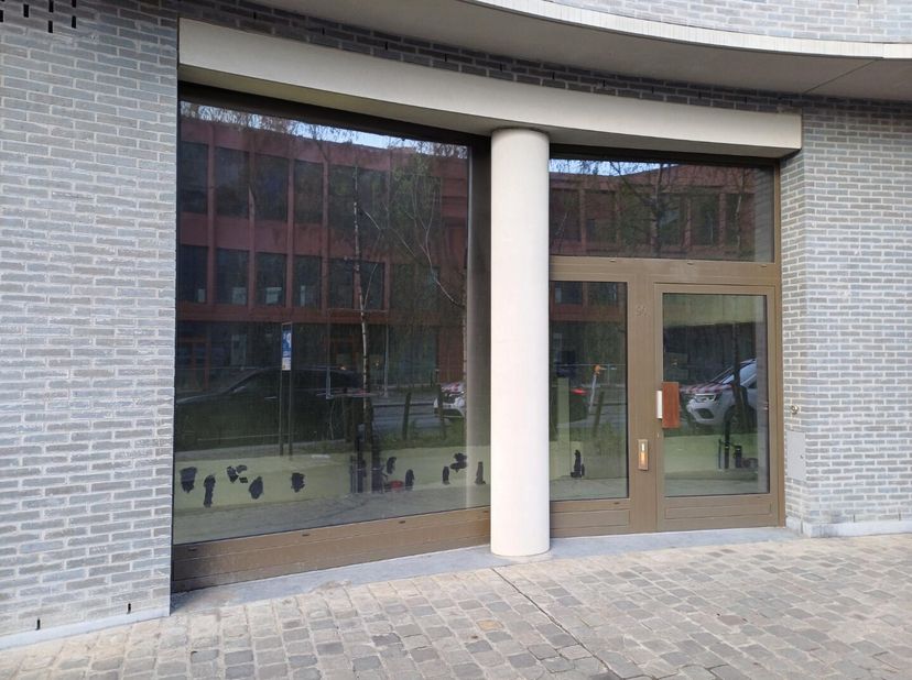 De handelsruimten van The London Residence liggen in de Cadixwijk, het kloppend hart van het Eilandje met een groen stadsplein en heraangelegde wegen.