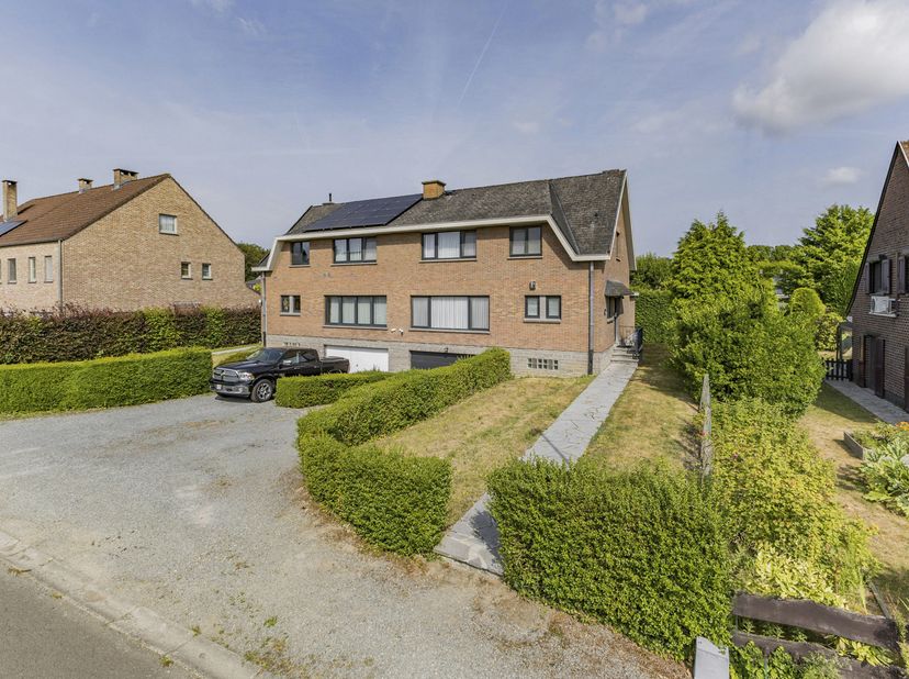 Immo Pické vous propose cette maison située dans un endroit extrêmement calme et parfaitement entretenue, au cœur d'un quartier résidentiel et à proxi