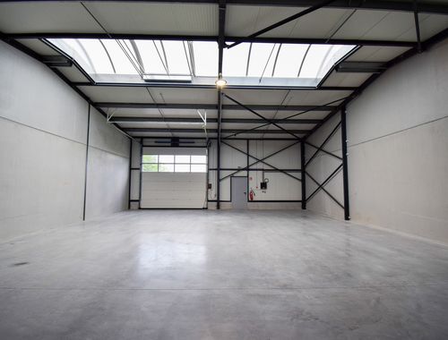                                         Bedrijfsgebouw te koop in Ingooigem, € 232.320
