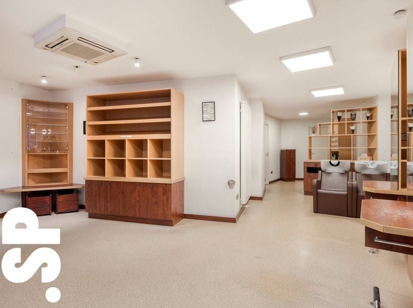 Bedrijfsvastgoed te koop in De-Billemontstraat 28,
                    2440 Geel