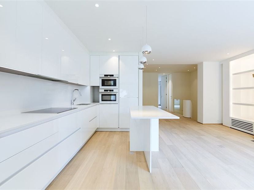 Très belle situation hautement appréciée dans le quartier Louis Lepoutre, à deux pas de la Place Brugmann et de Molière<br />
Description <br />
Fabul