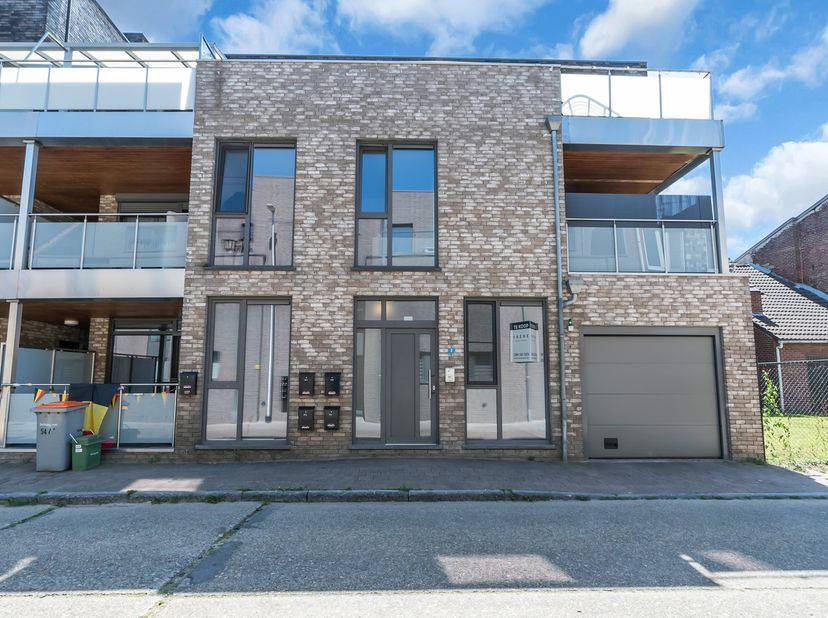 Welkom op de Zandstraat 2 bus 1 in Maasmechelen.<br />
<br />
Bent u op zoek naar een instapklaar appartement met 1 slaapkamer op een centrale ligging