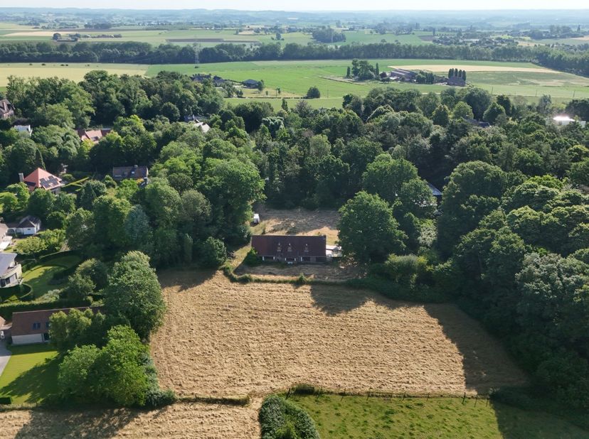 Ontdek deze uitzonderlijke eigendom via: https://thibaultfiers.be/eigendom/8538982 (url kopiëren en plakken indien doorklikken niet lukt).<br />
Aan d