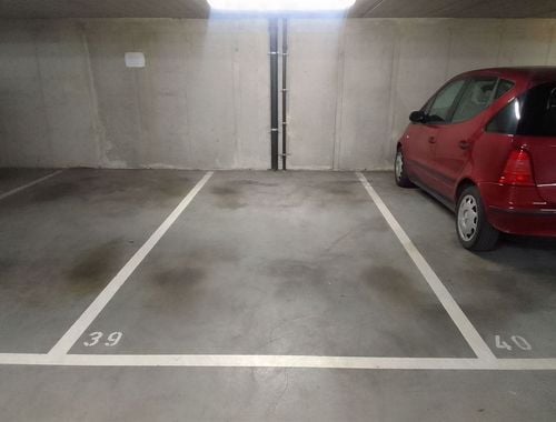                                         Cave à louer à Ixelles, € 105
