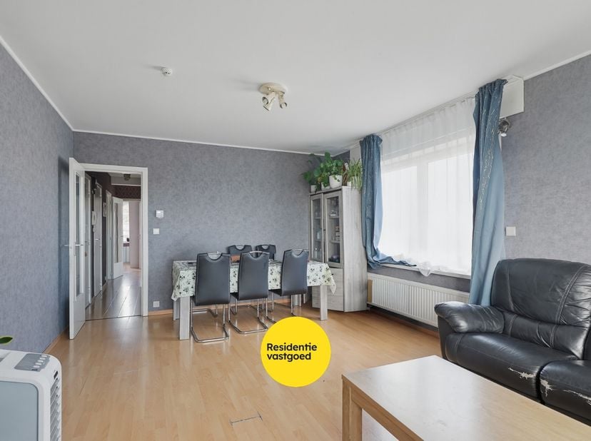 Ruim en lichtrijk appartement met drie slaapkamers op een rustige ligging in Sint-Andries, op korte afstand van de Brugse binnenstad en alle dagelijks