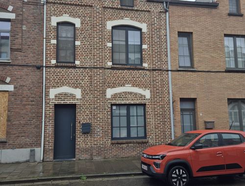                                         Maison deux facades à vendre à Sint-Truiden, € 370.000
