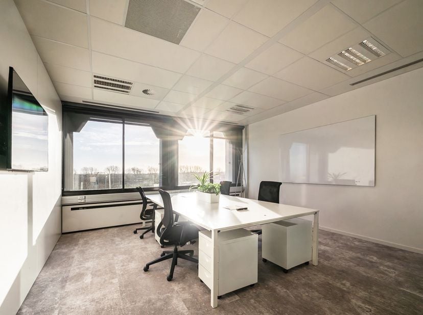 Instapklaar privé kantoor te huur in coworking space Settlers – 25m² voor 4 personen in Gent - kantoor 'Lumière'<br />
Op zoek naar een inspirerende p