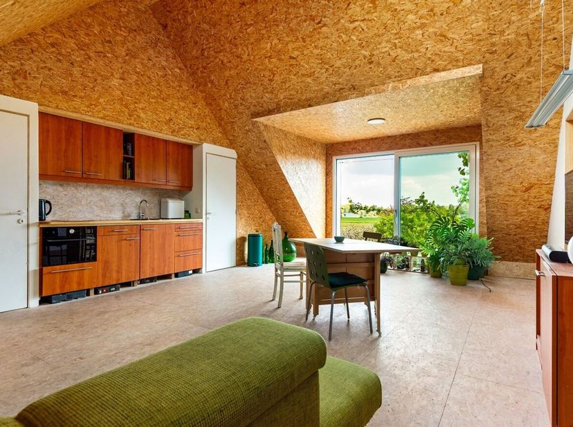 --Veelzijdige woning in Cohousing HuisElf te Lebbeke--<br />
Ruime en lichtrijke woning (270m²) te koop in Cohousing HuisElf, met prachtig zicht op de