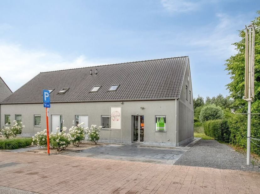 Bien professionnel à vendre à Honzebroekstraat 21 boîte B,
                    8800 Roeselare