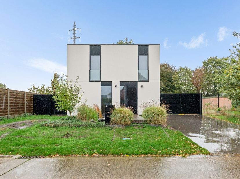 Ruime nul-energiewoning op 1.773 m² – uiterst energiezuinig &amp; massief gebouwd<br />
<br />
<br />
<br />
Deze recente BEN-woning blinkt uit in energ