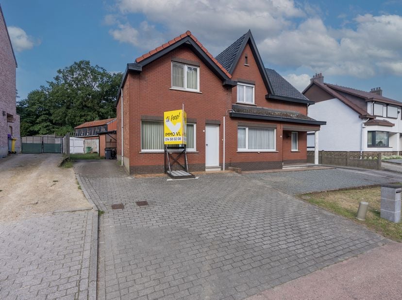 Huis te koop in Veerleseweg 21,
                    2440 Geel