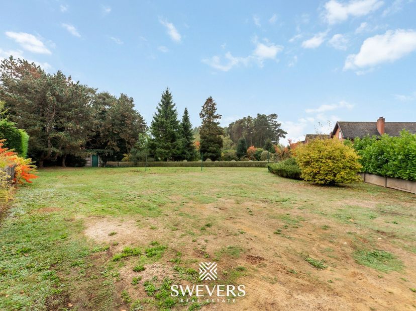 Interesse? Meer informatie op www.SWEVERS.be. - Deze prachtig gelegen bouwgrond in de Steenstraat 4 te Lummen biedt de ideale basis voor het realisere