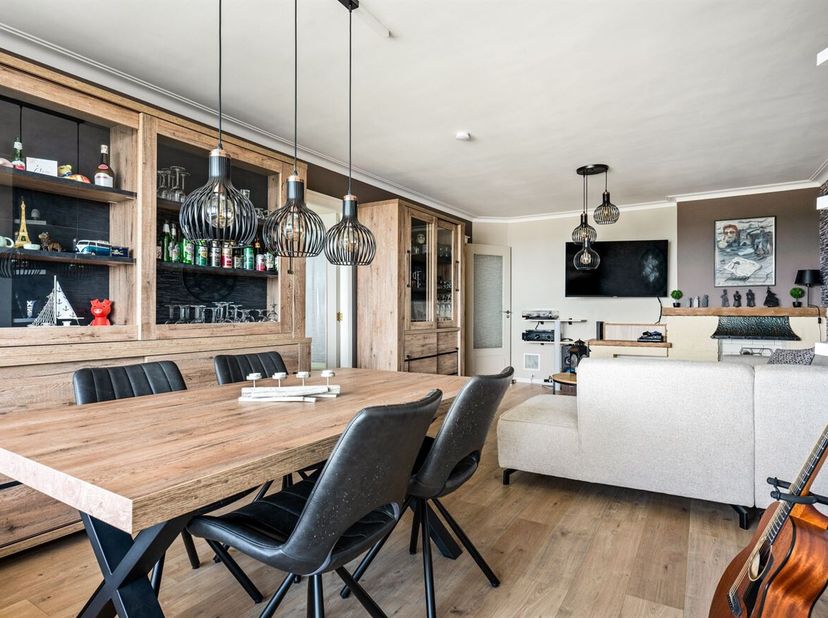 Instapklaar appartement met fantastisch panoramisch uitzicht over de stad. <br />
Dit volledig gerenoveerde 2-slaapkamerappartement, gelegen in Reside