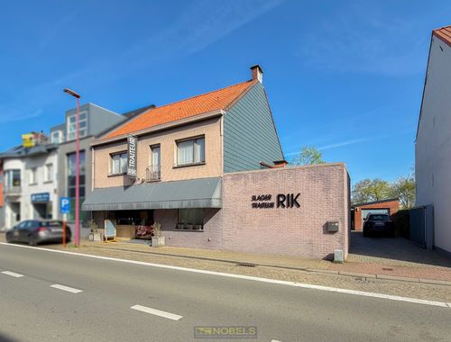                                         Entrepôt avec bureau à vendre à Zingem, € 448.000
