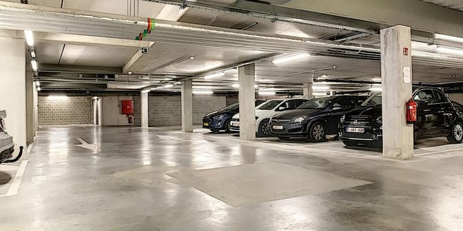 Garage te koop in Hendrik Brugmansstraat bus P1, 8000 Brugge