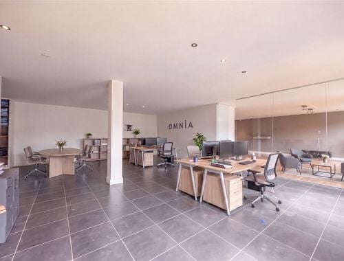                                         Burelencomplex te huur in Mortsel, € 1.200
