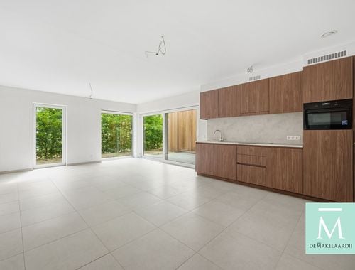                                         Appartement à louer à Onze-Lieve-Vrouw-Waver, € 950
