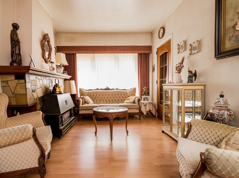 Charmante starterswoning met stadstuin, compact wonen met groots potentieel!<br />
Droom je van een eigen woning die je volledig naar jouw smaak kan