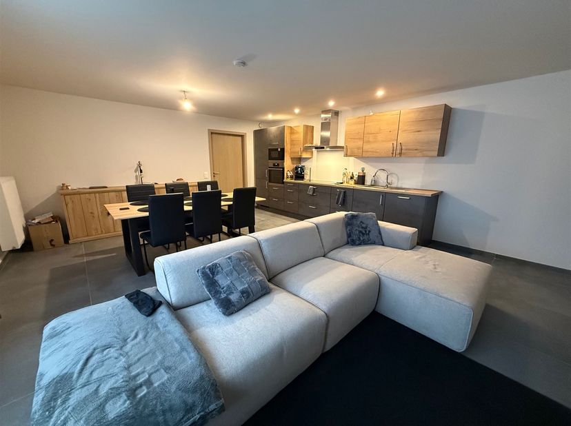 Nieuw appartement van 70 m² geschikt voor PBM's gelegen op de begane grond van een residentie met 7 eenheden en lift tegenover het nationale bos van B