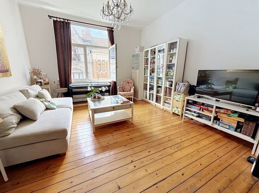 Info en bezichtigingen, gelieve contact op te nemen met antonin@bytheway.be - 0497.10.27.28 – Charmant gemeubeld appartement in herenhuisstijl, ideaal