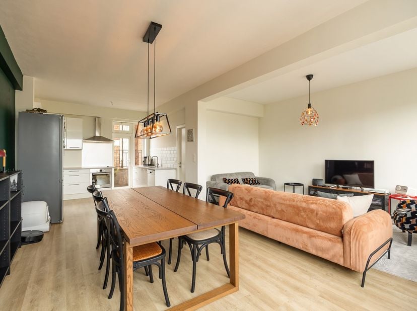 Appartement clé en main de 2 chambres à coucher avec une vue magnifique et un jardin commun<br />
<br />
Au 4ème étage se trouve cet appartement de